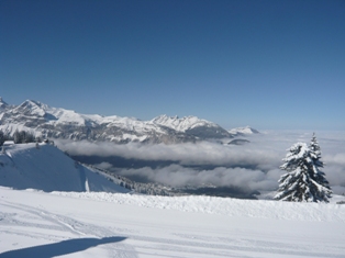 Mountains and pistes in Les Carroz